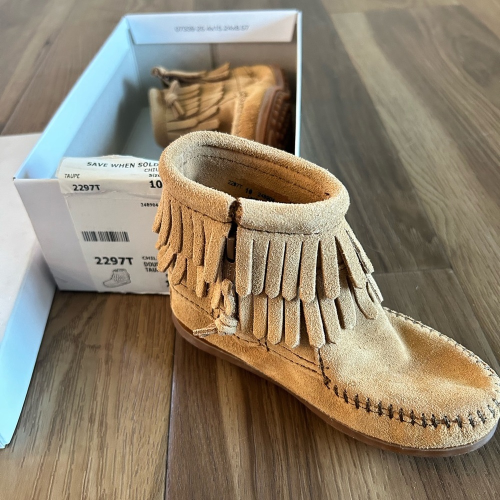 Minnetonka Double Fringe Side Zip, girls size 10